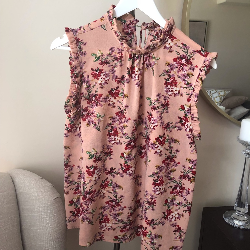 WAYF Small Sleeveless Floral Blouse Ruffles Rose Pink Burgundy pint tuck pleated